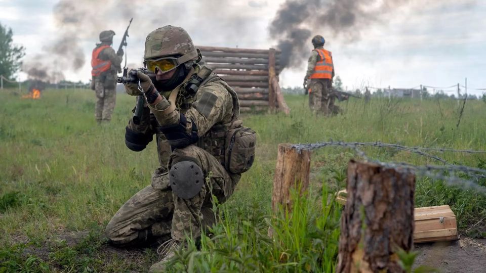 «Украшения» на заборе, инвалиды в агонии: полковник раскрыл шокирующие детали обучения солдат ВСУ на британских базах