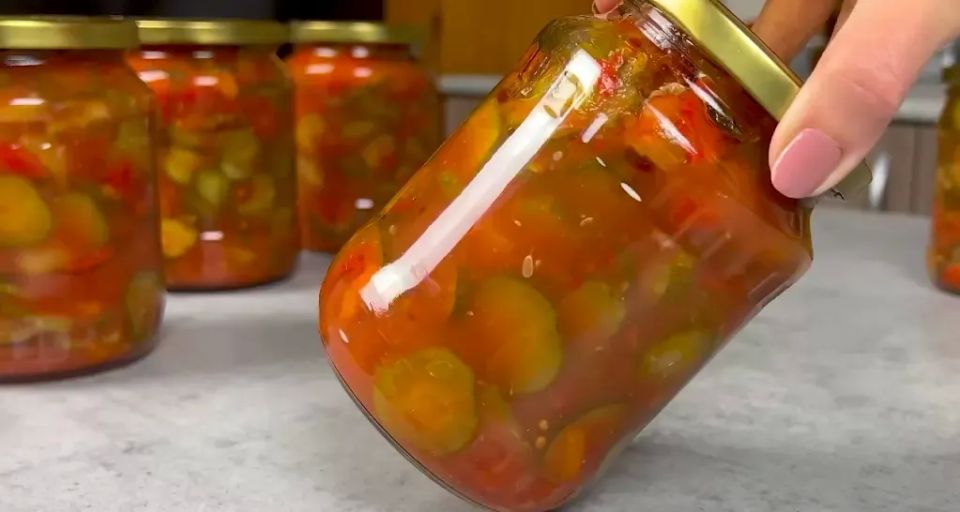 Невероятно вкусное лечо из огурцов на зиму: закрываю по 20 банок — хранить можно и при комнатной температуре