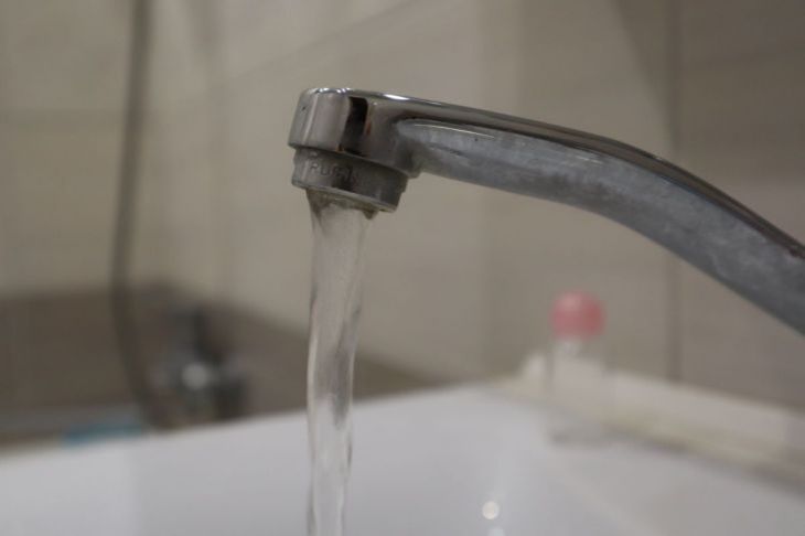 Как отмыть смесители за считанные секунды: поможет секретный лайфхак – сэкономит время и силы
