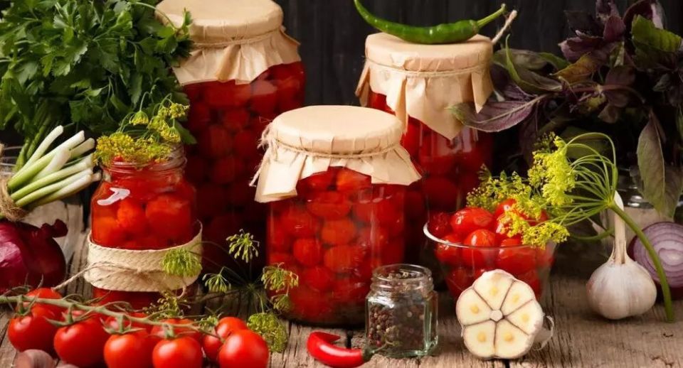 Как выбрать идеальные томаты для засолки