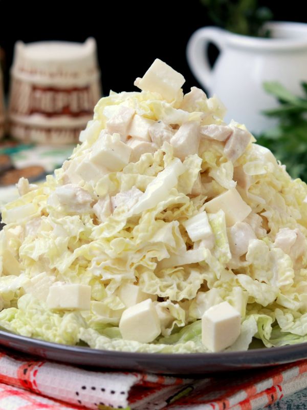 Не просто салат: как удивить гостей новым рецептом с изысканным соусом