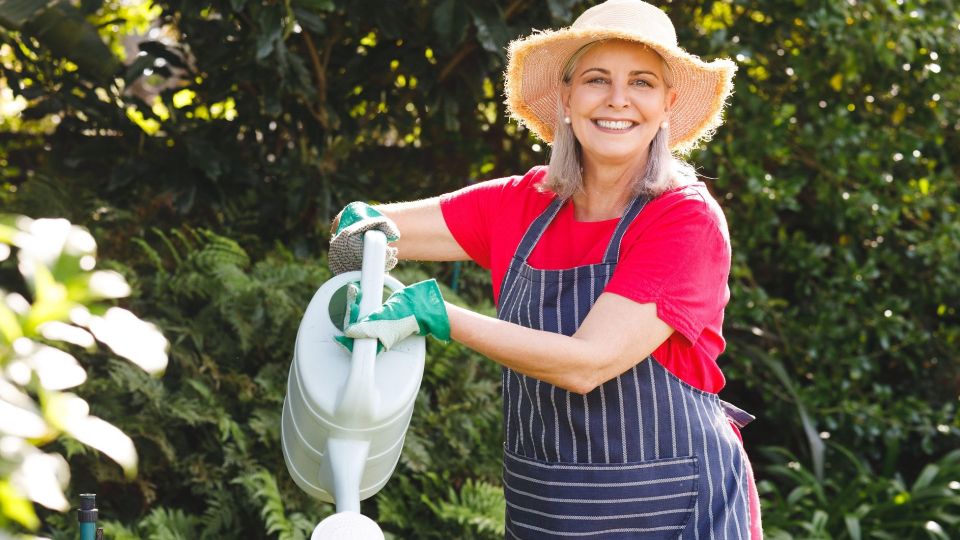 Вот как обезопасить себя во время дачных работ: солнечный удар и перегрев будут не страшны