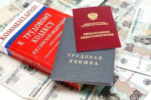 Ошибки в трудовой книжке, угрожающие вашей пенсии: как избежать потерь в 2025 году
