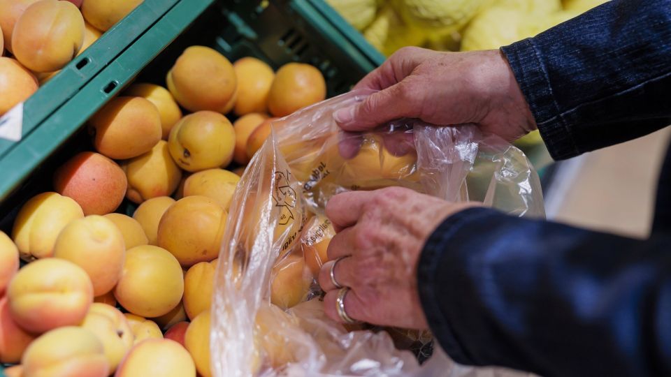 Продавцы вас больше не обманут: вот как отличить сладкие абрикосы от кислых