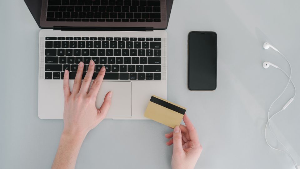 Женщина пытается отомстить бывшему, но попадает под закон за кражу