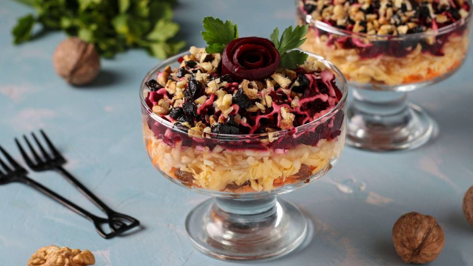 Вкуснейший овощной салат будете готовить регулярно: простое блюдо для домашнего ужина