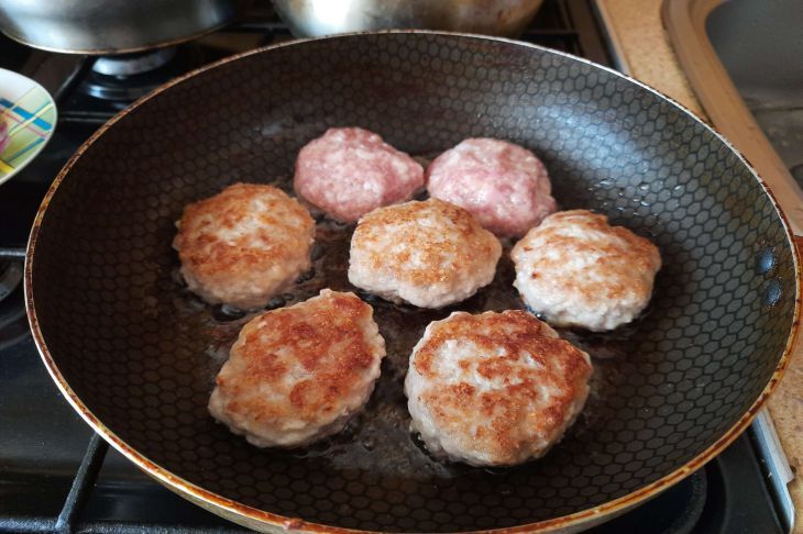 Как приготовить рыбные котлеты, как в советской столовой: способ, о котором знают лишь опытные повара