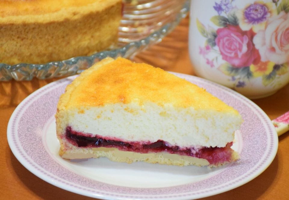 Творожный пирог с вишней: восхитительное угощение, которое удивит всех