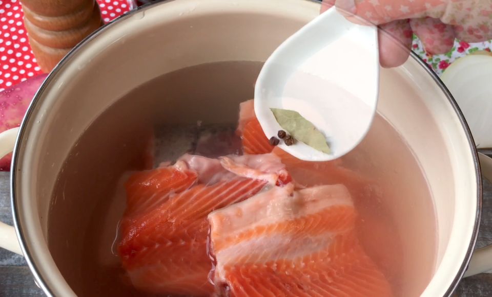 Лёгкий суп с форелью: быстро и вкусно