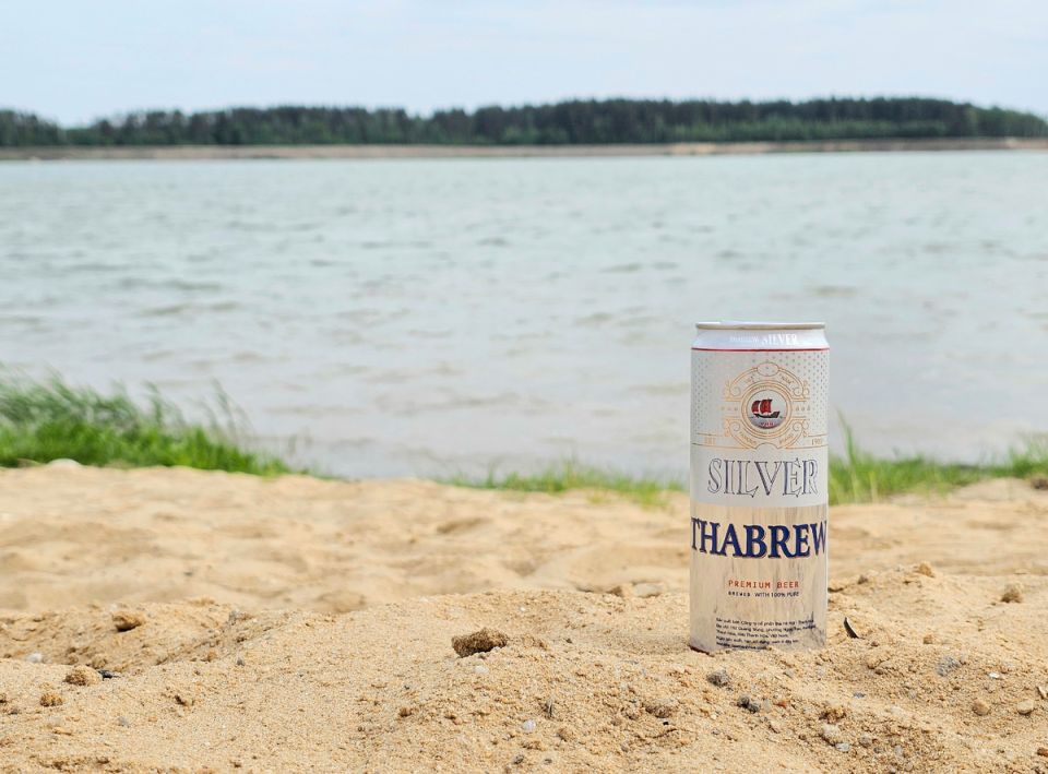 Загадка восточного пива: первая встреча с Silver Thabrew на пляже