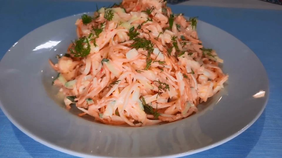 Салат "Улётный": быстрое решение для любого стола