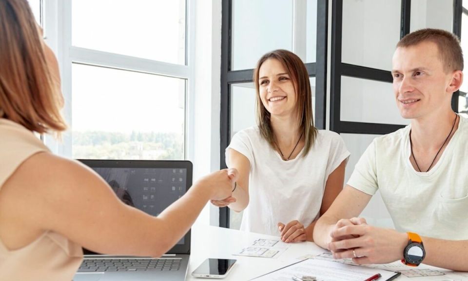 Госдума ужесточила наказания за навязывание дополнительных услуг