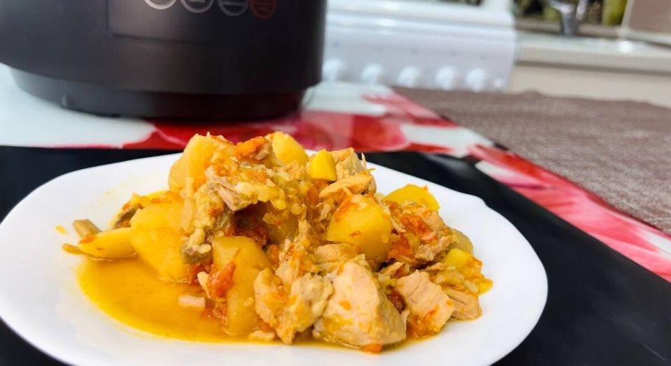 Необычный ужин: Тушеный картофель с мясом в мультиварке