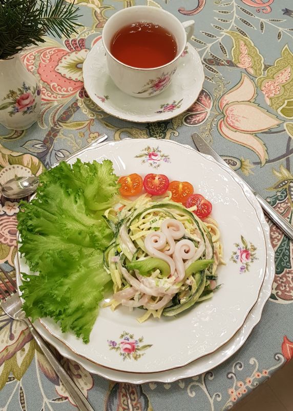 Салат "Весёлые кальмары"