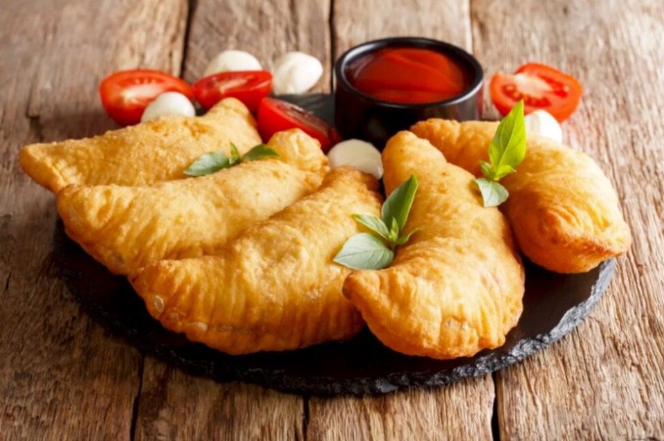 Чужие пироги на каждый вкус: корниши, панцеротти и эмпанадас как уютный выбор на кухне