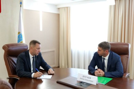 Губернатор Роман Бусаргин провел встречу с главой Ровенского района Антоном Бугаевым