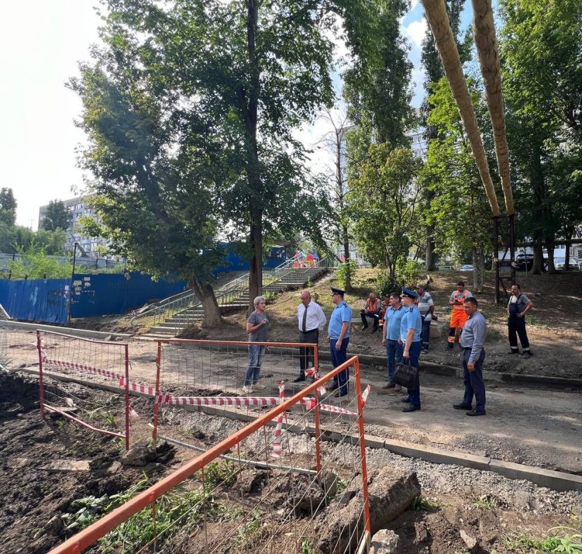 Прокуратура Заводского района Саратова организовала проверочные мероприятия по информации в СМИ по вопросу ненадлежащего состояния дворовой территории