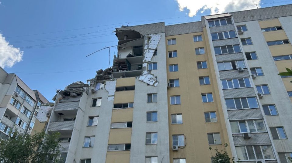 Госпитализировали троих родственников погибших после взрыва дома в Саратове