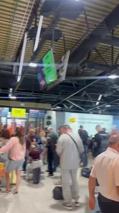В Шереметьево снова задерживают рейсы