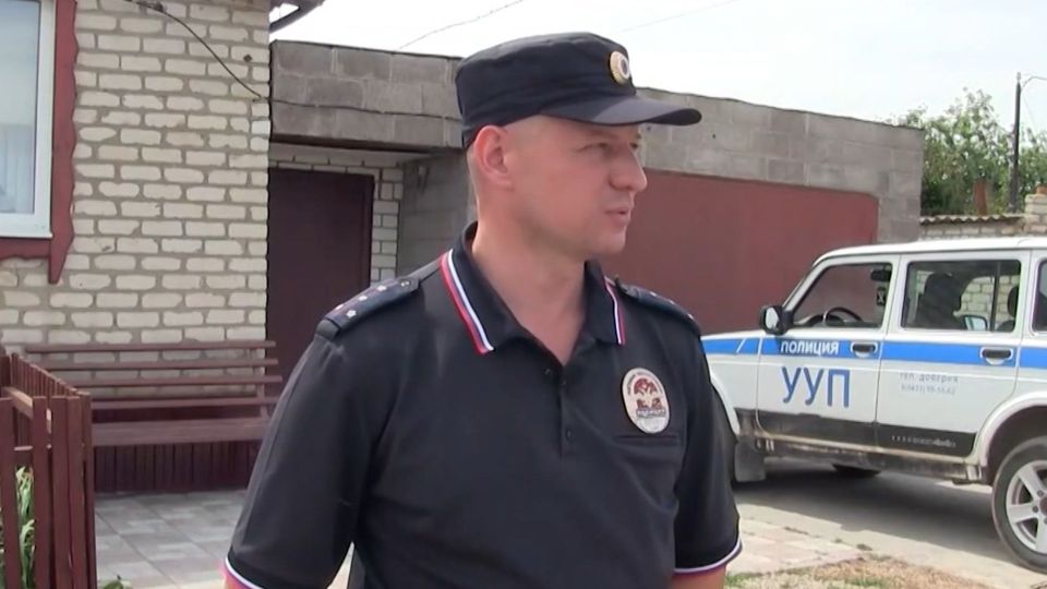 Министр внутренних дел России Владимир Колокольцев подписал приказ о награждении полицейских из нескольких регионов страны, которые спасли людей из огненной ловушки