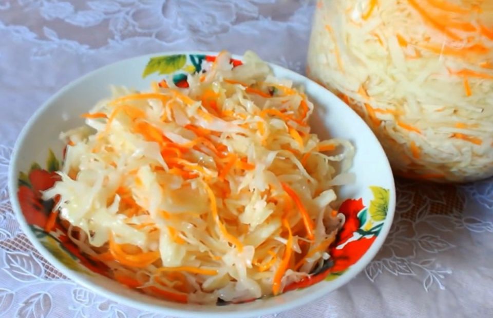 Как правильно квасить капусту: секреты удачной закваски