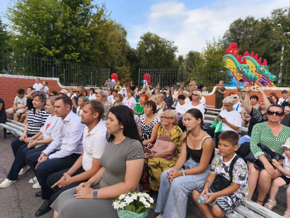 Сегодня на торжественной церемонии награждения в честь Дня физкультурника поздравил всех, кто ведет здоровый образ жизни, любит спорт