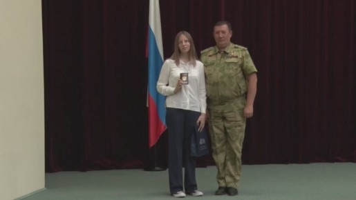 В День Государственного флага России 20 юных саратовцев получили свои первые паспорта в стенах областной Думы. 