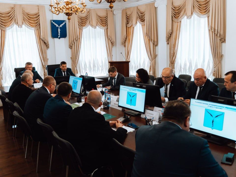 Провел заседание оперативного штаба по вхождению города в отопительный сезон