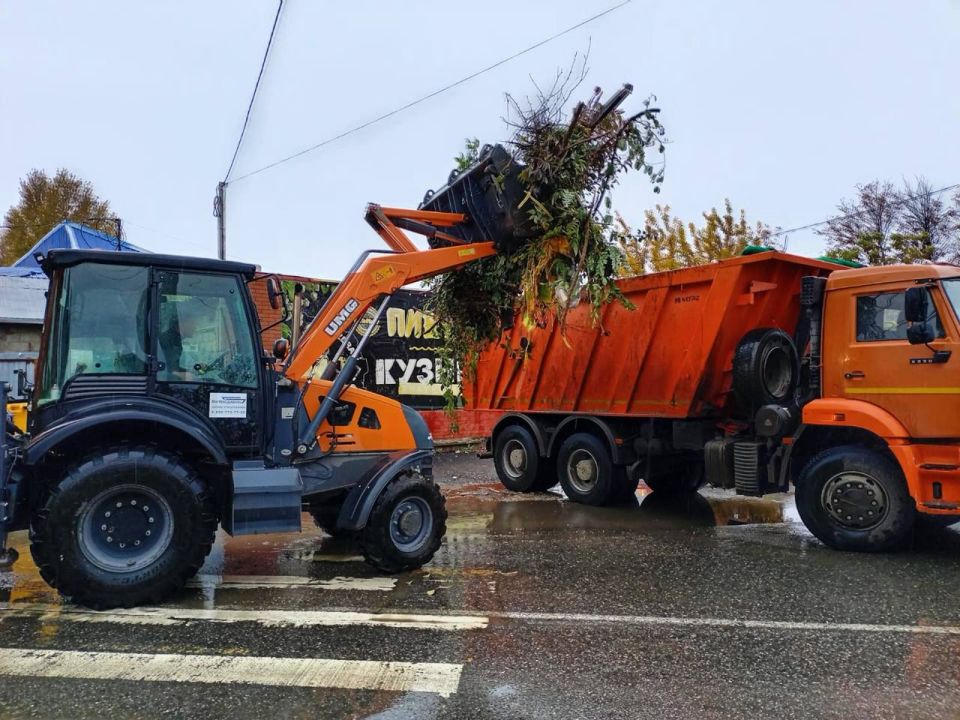 Работы по откачке дождевых вод и очистке ливневой канализации в городе продолжаются