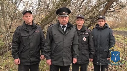 В Саратовской области сотрудники полиции оперативно отыскали заблудившегося в густом лесу грибника