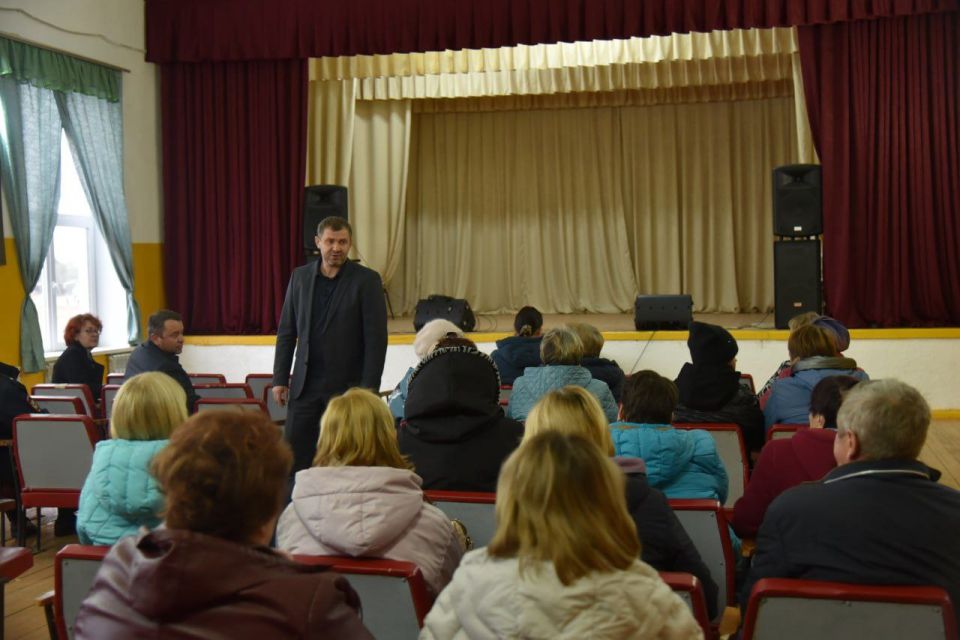 Провели встречу с жителями села Пылковка