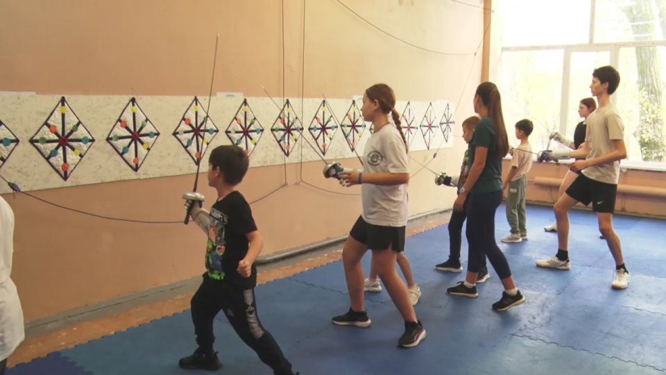 Губернатор Роман Бусаргин неоднократно подчеркивал важность восстановления спортобъектов и эффективного использования существующей спортивной инфраструктуры