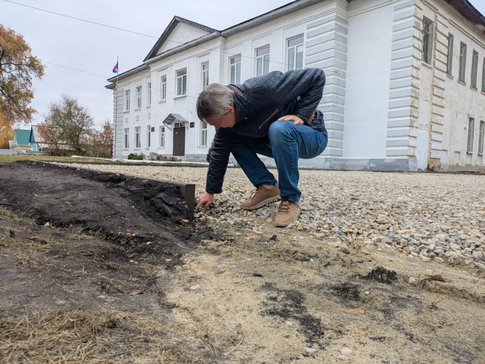 Ремонты дворов в школе и детсаду Нижней Чернавке