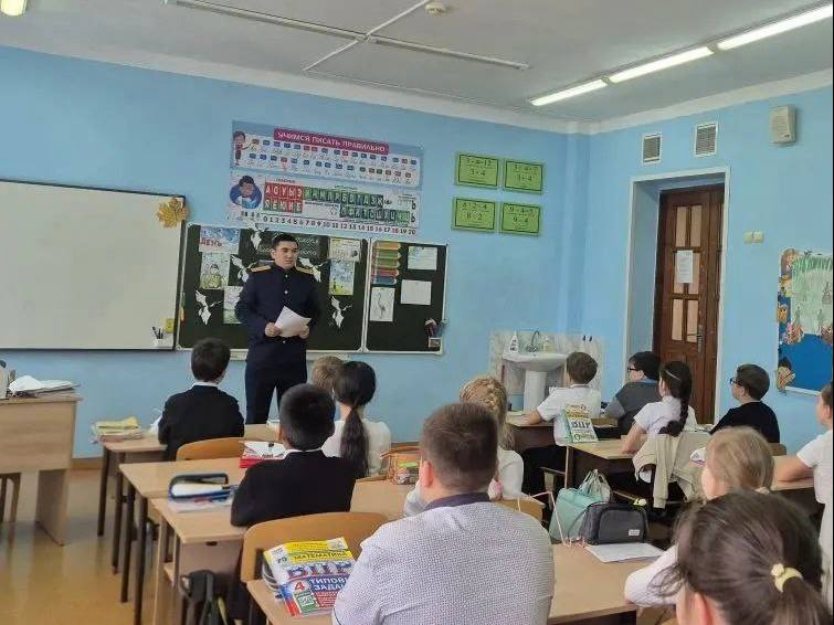 Следователи следственного управления провели серию патриотических и профилактических мероприятий для школьников Следователи следственного управления провели серию патриотических и профилактических мероприятий для школьников