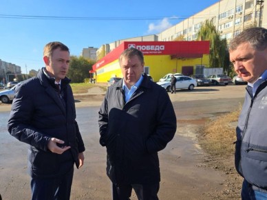 Специалисты служб МУП «Энгельс-Водоканал» в настоящий момент работают над устранением аварийной ситуации на водоводе 500 мм в районе пересечения улиц 148-й Черниговской Дивизии и Полтавской