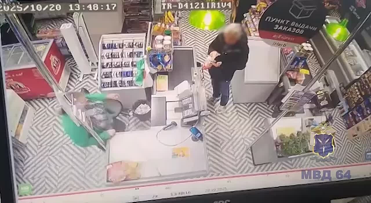 В Саратове полицейские вернули владельцу похищенный телефон