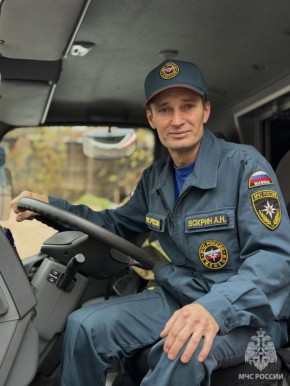 В день водителя. Водитель пожарного автомобиля Алексей Вохрин: «У меня все водительские категории открыты, кроме мотоцикла. Выйду на пенсию - обязательно обучусь»