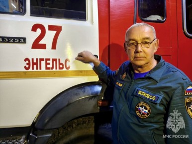 Сергей Волков из Энгельса: 37 лет за рулем пожарного автомобиля