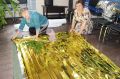 Красноармейские «серебряные» волонтеры передали бойцам 8 тысяч окопных свечей и 443 антидроновых одеяла