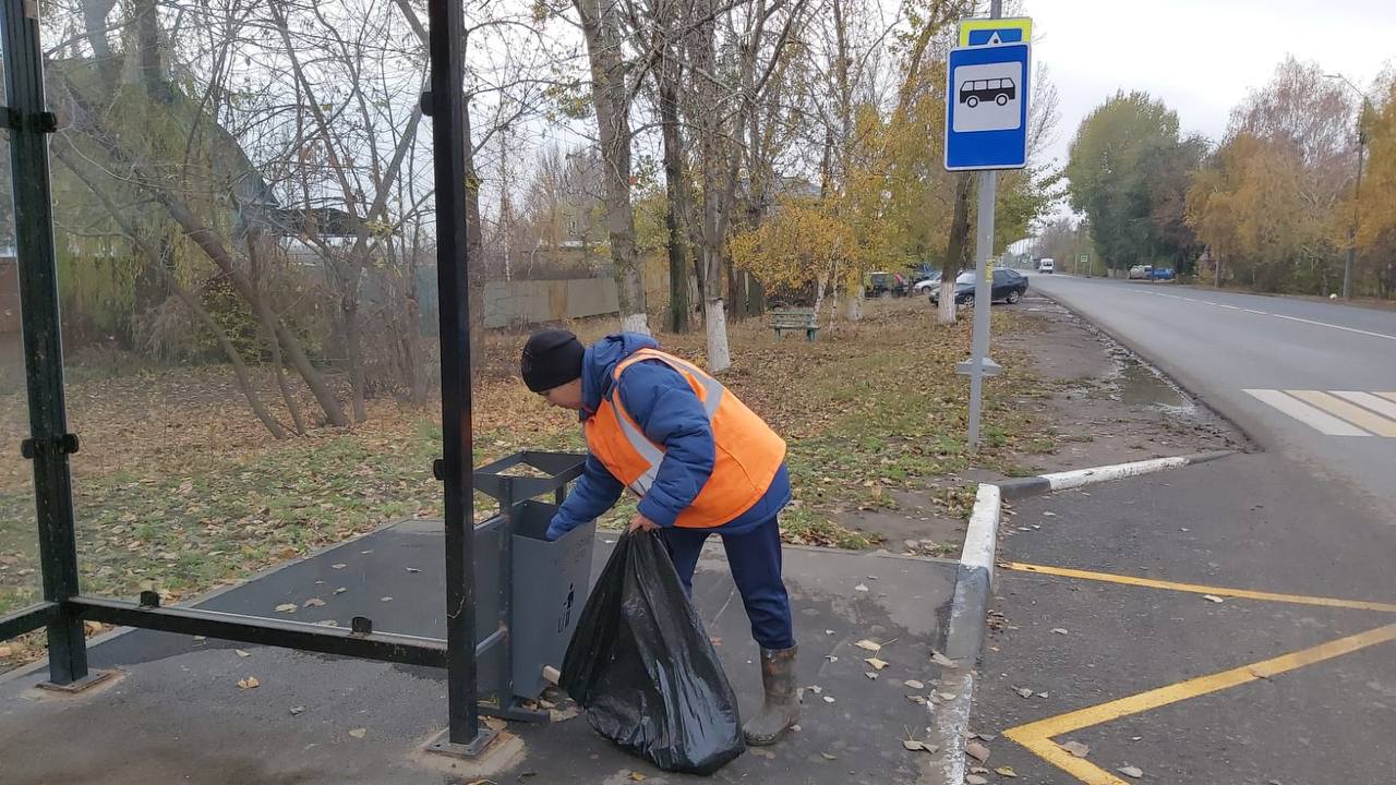 Ежедневно сотрудники МКУ «Городское хозяйство» проводят работу по сбору случайного мусора и санитарной уборке зеленых зон города Ежедневно сотрудники МКУ «Городское хозяйство» проводят работу по сбору случайного мусора и санитарной уборке зеленых зон города