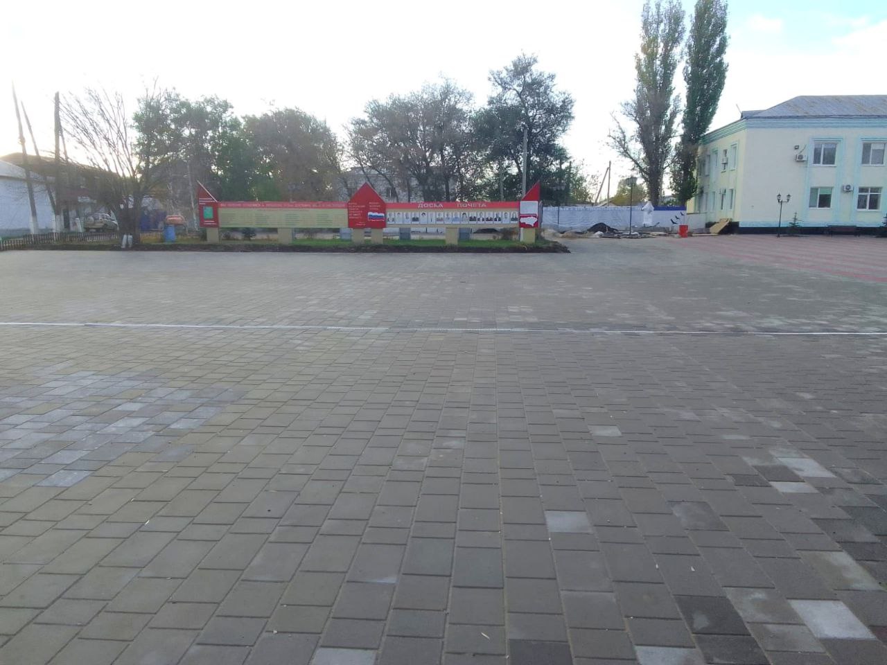 В селе Перелюб благоустроили центральную площадь по федеральному проекту В селе Перелюб благоустроили центральную площадь по федеральному проекту