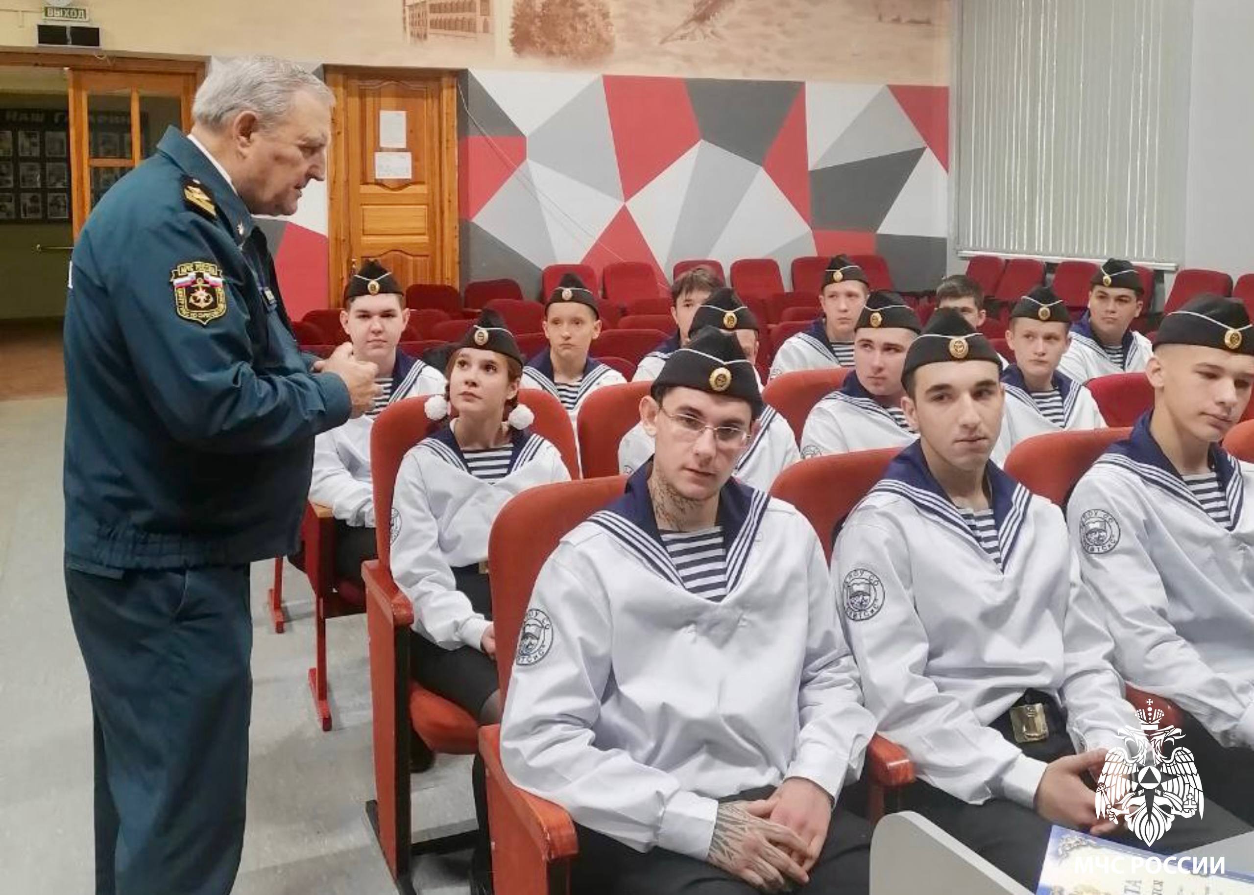 Саратовских студентов посвятили в речники Саратовских студентов посвятили в речники