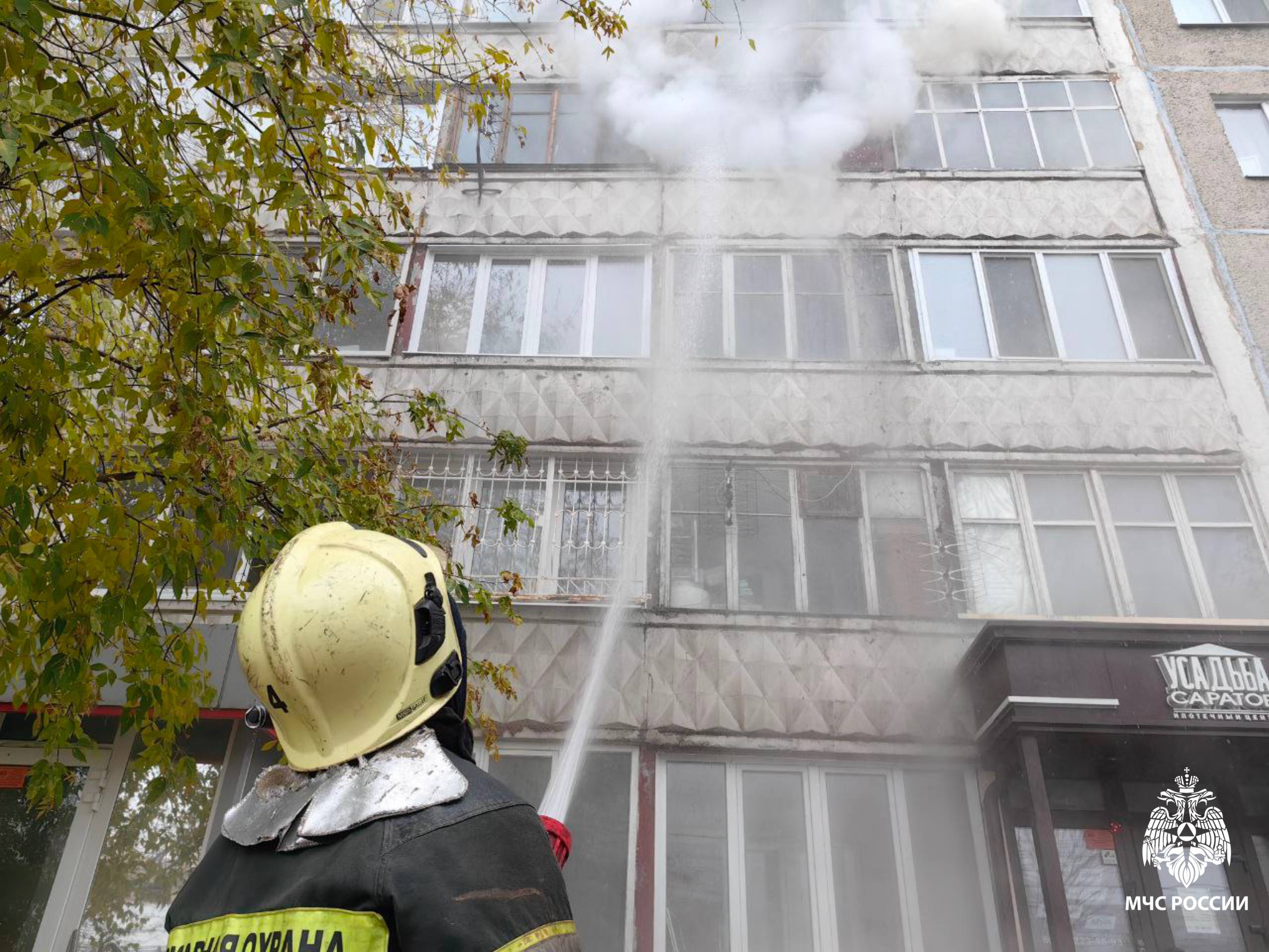 Саратовскими огнеборцами спасены 13 человек Саратовскими огнеборцами спасены 13 человек