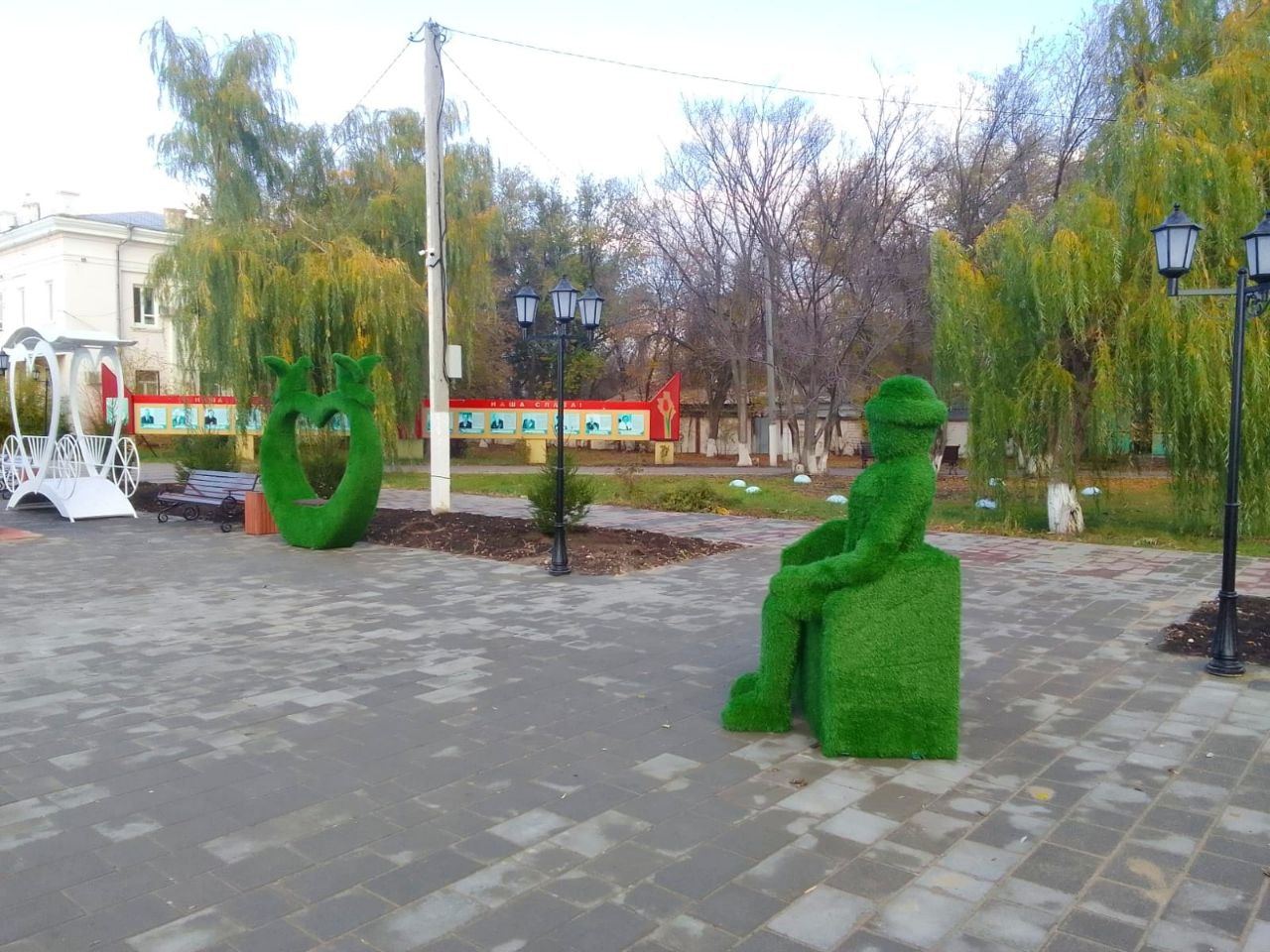 В селе Перелюб благоустроили центральную площадь по федеральному проекту В селе Перелюб благоустроили центральную площадь по федеральному проекту