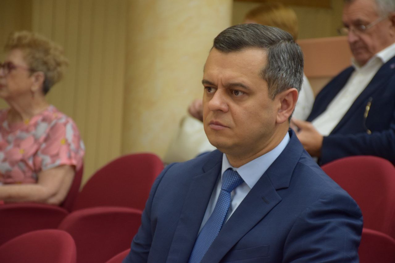 Главе саратовского управления Росприроднадзора пытались дать взятку из-за свалки с миллиардным ущербом природе