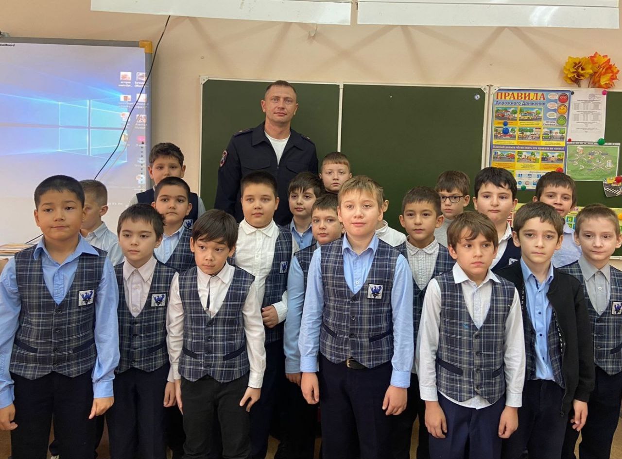 В рамках профилактического мероприятия #ВниманиеОсенниеКаникулы сотрудник регионального управления Госавтоинспекции посетил лицей В рамках профилактического мероприятия #ВниманиеОсенниеКаникулы сотрудник регионального управления Госавтоинспекции посетил лицей