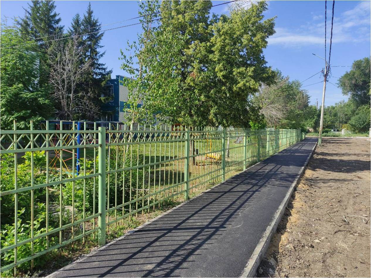 В поселке Степное отремонтировали тротуары, ведущие к детскому саду и почте В поселке Степное отремонтировали тротуары, ведущие к детскому саду и почте