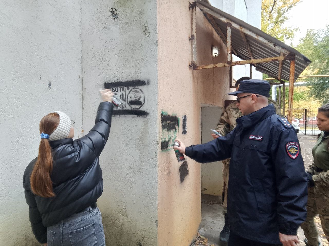 В Саратове прошел профилактический рейд по закрашиванию надписей пронаркотической направленности В Саратове прошел профилактический рейд по закрашиванию надписей пронаркотической направленности