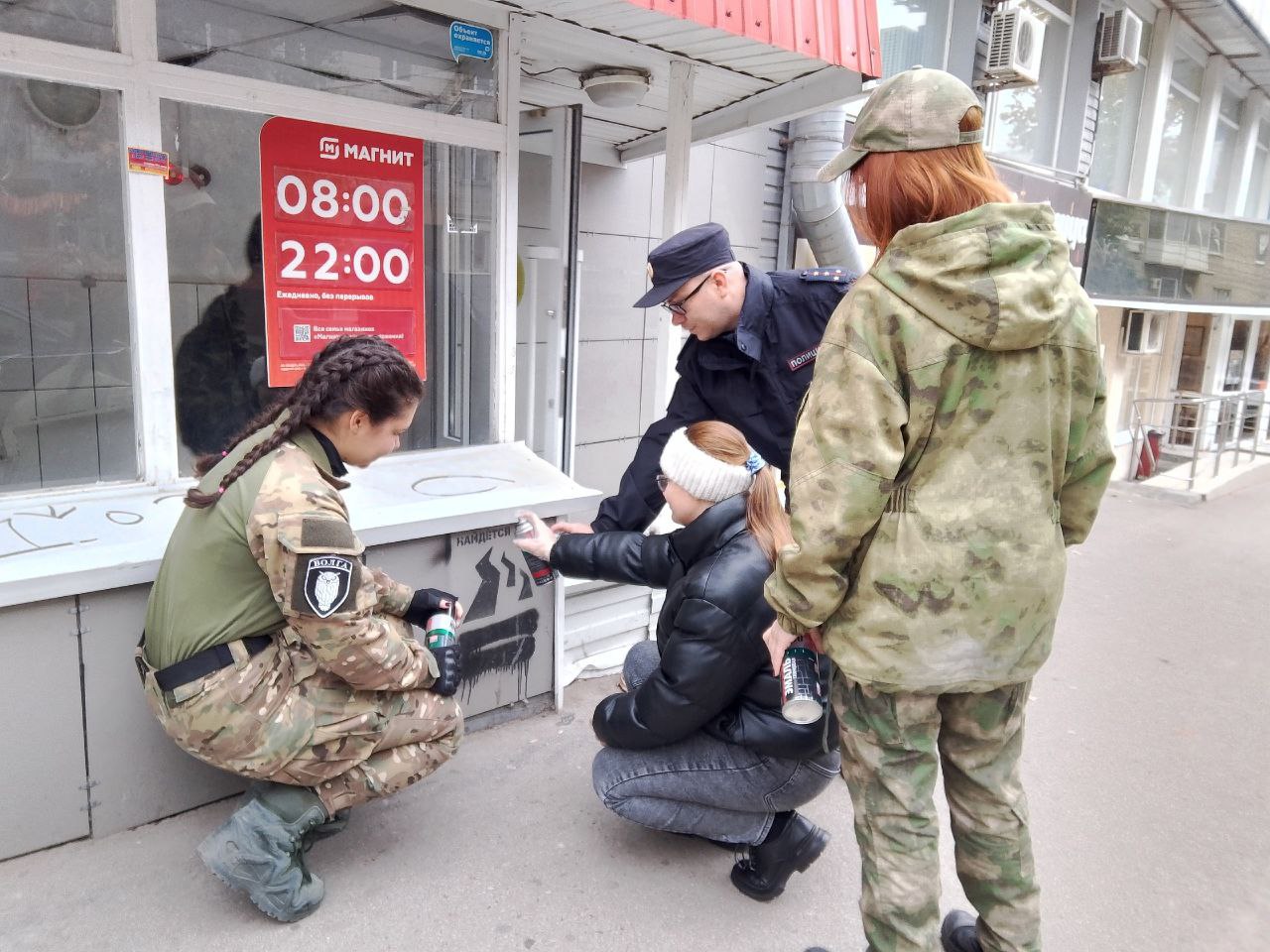 В Саратове прошел профилактический рейд по закрашиванию надписей пронаркотической направленности В Саратове прошел профилактический рейд по закрашиванию надписей пронаркотической направленности