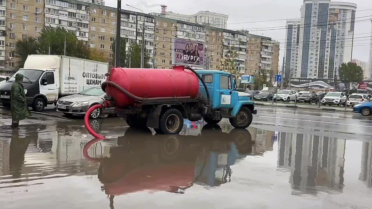 Работы по ликвидации подтоплений ведутся в городе в связи с продолжительными осадками